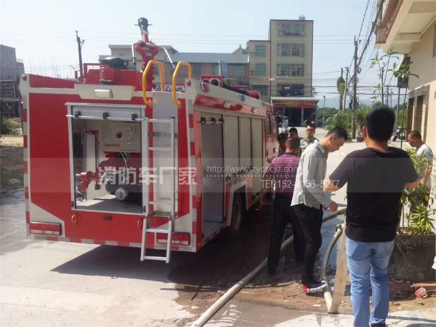 東風(fēng)4噸水罐消防車 東風(fēng)4噸水罐消防車