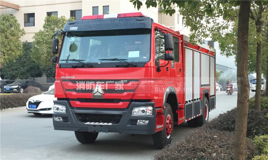 新款國五重汽豪沃8噸內(nèi)藏罐消防車 新款國五重汽豪沃8噸內(nèi)藏罐消防車